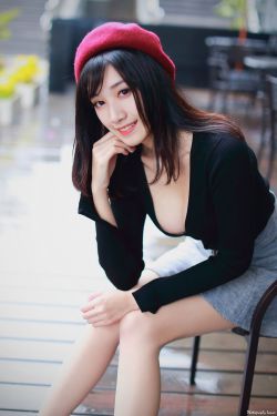 美女脱衣服